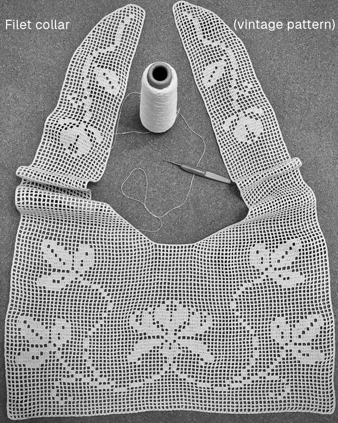 White filet-crochet collar with floral motif